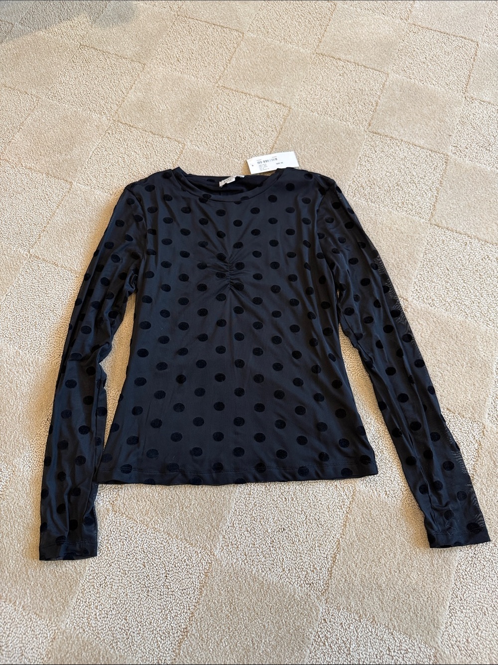 Evereve Black Polka Dot Long Sleeve Twist Front Tee